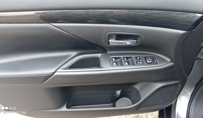 MITS.OUTLANDER 2.2 DI-D 4WD CVT 7M INSTYLE full